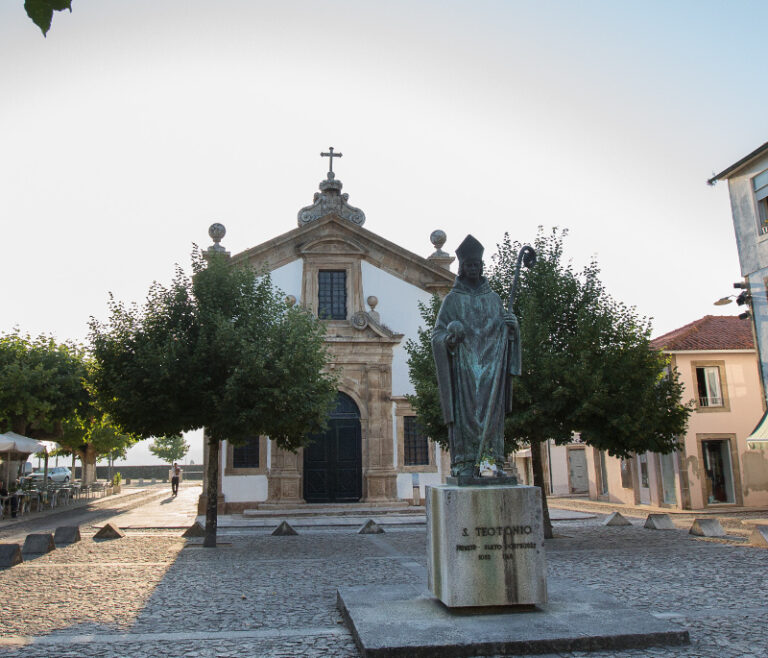 “São Teotónio, Inspirador da escola musical de Santa Cruz de Coimbra”