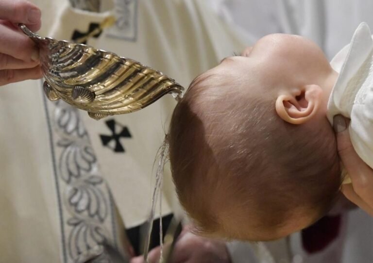 “O Baptismo: marca de uma identidade, proposta de um caminho, anúncio de um destino…”
